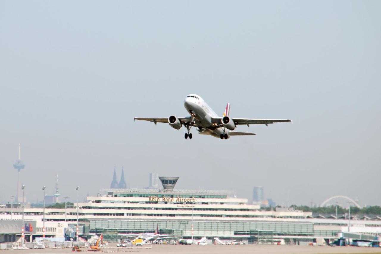 Airport Hotel Durscheidt By Smarty - Kontaktloser Self Check-In Köln Exteriör bild